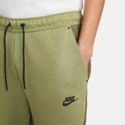 Nike Sweatpants NSW Tech Fleece - Olive Cargo/Black -Sports Clothing 4256d113c882