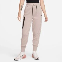 Nike Sweatpants NSW Tech Fleece Essential - Brown/Black Woman