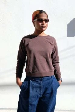 JungmavenLaguna Cropped Sweatshirt - Coffee Bean