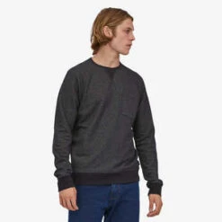 PatagoniaMahnya Fleece Crewneck Sweatshirt - Ink Black -Sports Clothing Patagonia Men s Mahnya Fleece Crewneck Sweatshirt Ink Black 20230928215835 2