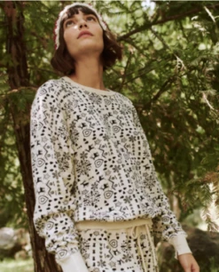 The Great.The College Folk Print Sweatshirt - Washed White 7 The Great.The College Folk Print Sweatshirt - Washed White -Sports Clothing The College Sweatshirt Washed White Folk Print 20210206034356